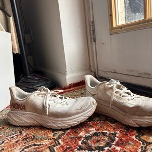 Women’s Hoka Arahi 7 Cream Running Sneaker